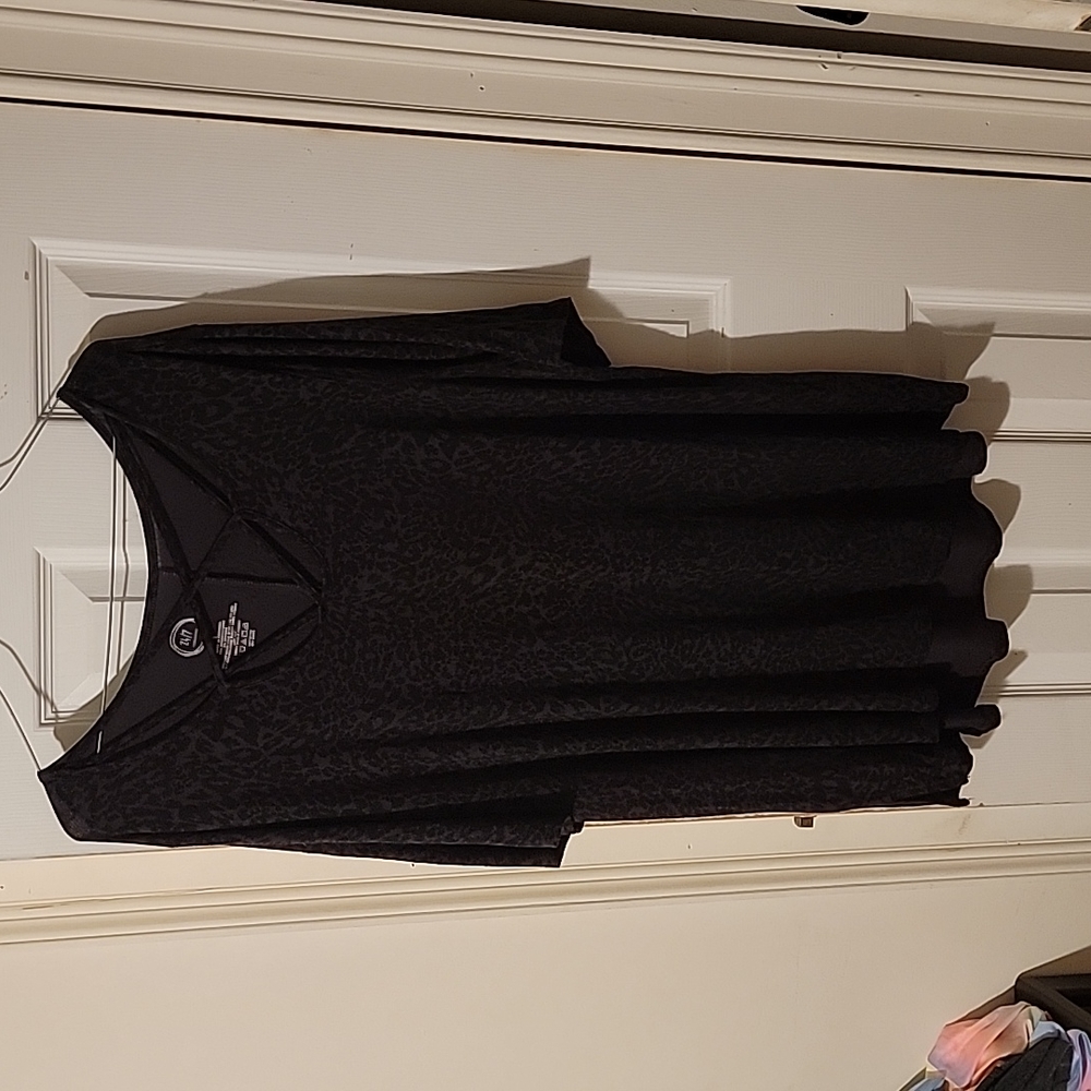 Maurices 24/7 black leopard tunic style blouse 2x